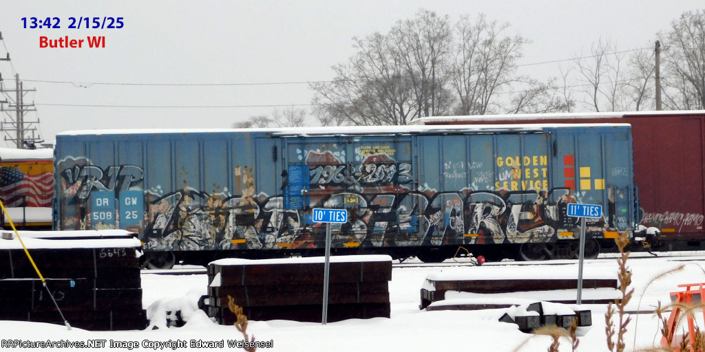 Fresh flakes helped enlighten cars & locos in the yard